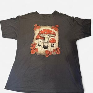 Stephanie Bayles mushroom skull tee